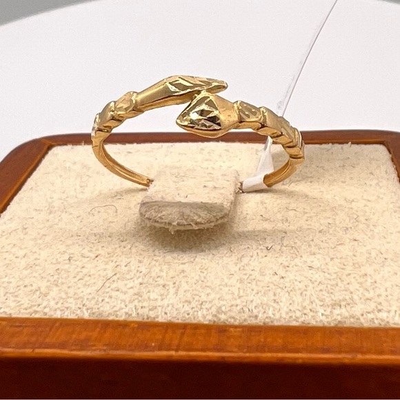 18k Solid Gold Serpentine Ring - Picture 3 of 6
